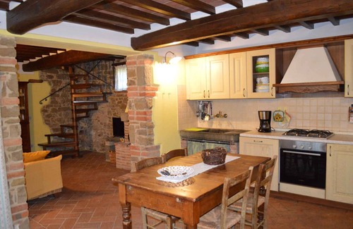 Civitella in Val di Chiana Villa | Casa vacacional con piscina y jardín