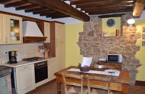 Civitella in Val di Chiana Villa | Casa vacacional con piscina y jardín