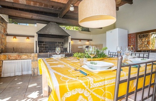 Puerta de Hierro Villa | Villa con piscina y jardín y barbacoa privados. Atmosfera elegante
