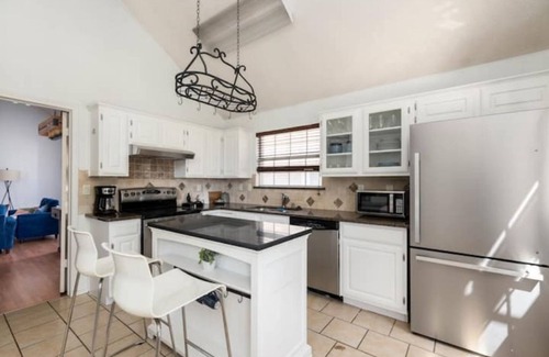 Flower Mound Casa | Villa with Pool, BBQ and More