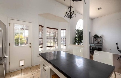 Flower Mound Casa | Villa with Pool, BBQ and More