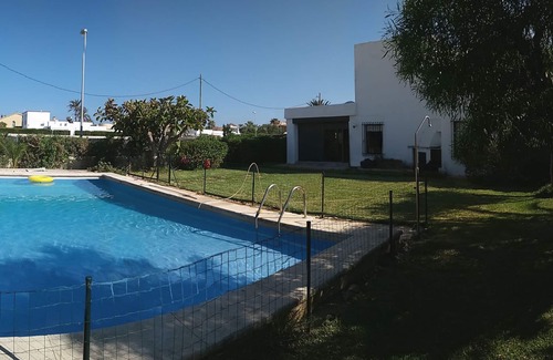 Roquetas de Mar Chalet De Esquí | Chalet con piscina a 150 m de la playa