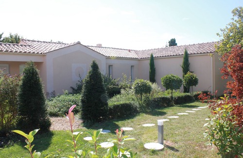 Saint Rogatien Villa | Villa con piscina, en un parque, zona tranquila, 6 personas, 3 dormitorios
