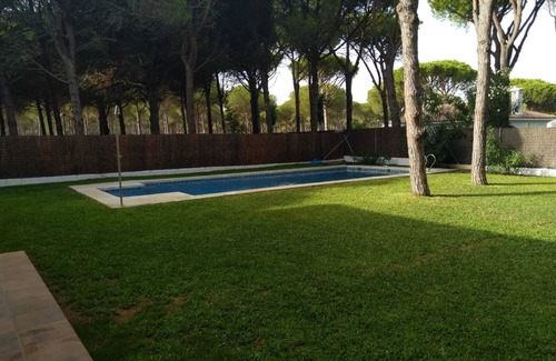 Cabo Roche Chalet De Esquí | Chalet con piscina en urbanización de lujo