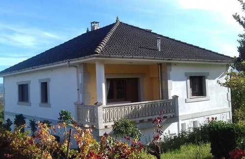 Castro Villa | Villa con piscina, WiFi gratis en Ribeira Sacra a 9km de Monforte de Lemos