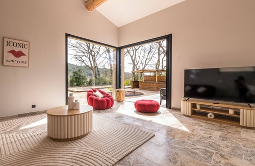 Cadenet Casa | Villa with pool, outdoor bar and balinese bed