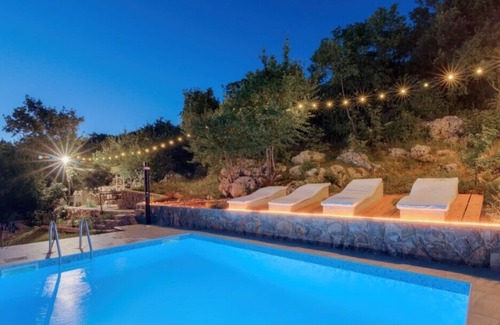 Novi Vinodolski Villa | Villa with heated pool in Kal