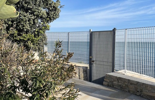 Trani Villa | Villa With Private Entrance to the sea