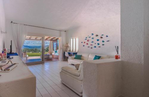 Cala di Volpe Apartamento | Villa with Private Garden, Parking & Shared Pool!