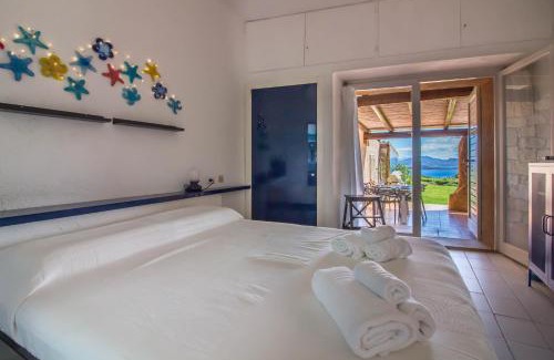 Cala di Volpe Apartamento | Villa with Private Garden, Parking & Shared Pool!