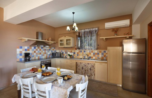 Rethymno Villa | Impresionantes vistas al campo y al mar para familias y parejas con piscina privada