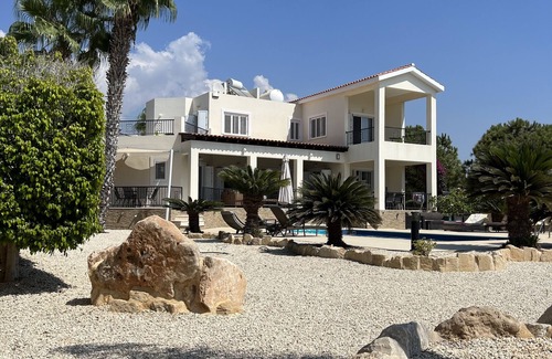 Sea Caves Villa | Villa con piscina privada y impresionantes vistas al mar y grandes Ajardinado