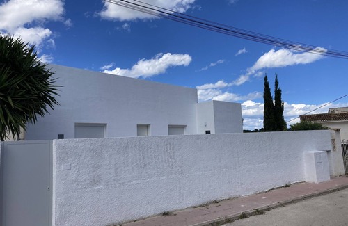 Urbanitzacio la Fustera Casa | Villa with private pool near the beach with free WiFi