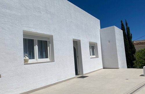 Urbanitzacio la Fustera Casa | Villa with private pool near the beach with free WiFi