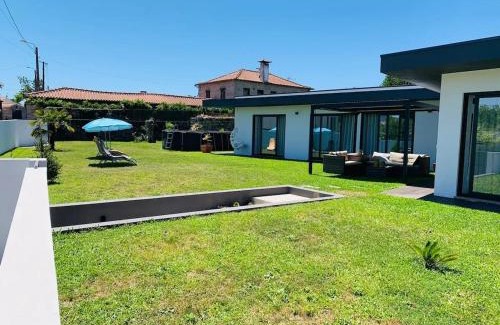 Viana do Castelo Casa | Villa with private pool in Neiva, 150 m²