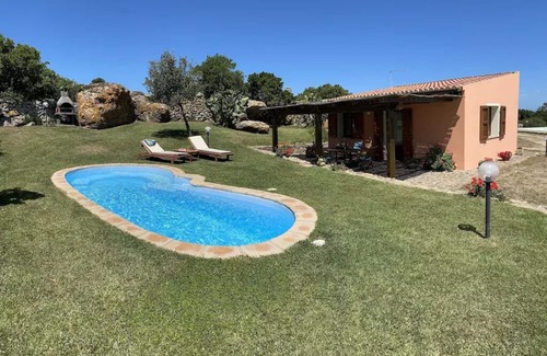 Nulvi Casa | Villa with private pool and tennis, with wi-fi near Castelsardo