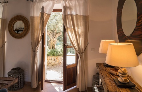 Deia Villa | Villa con piscina privada, montañas, mar y Opiniones de la iglesia