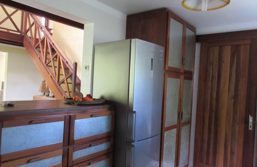 Etang Sale Les Bains Villa | Villa con jardín y piscina en callejón sin salida tranquila a 5 minutos de la playa.