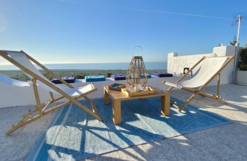 Monte Sant'Angelo Villa | Villa con jardín con vistas al mar y olivos.