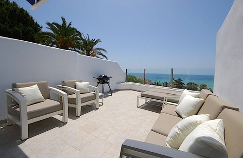 Bahia de Casares Villa | Villa moderna con espectaculares vistas al mar y vistas a la playa, ducha al aire libre y jacuzzi