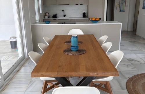 Mijas Villa | Villa 'Con Apartamento Separado' cerca de la Playa con Piscina, Terraza y Wi-Fi