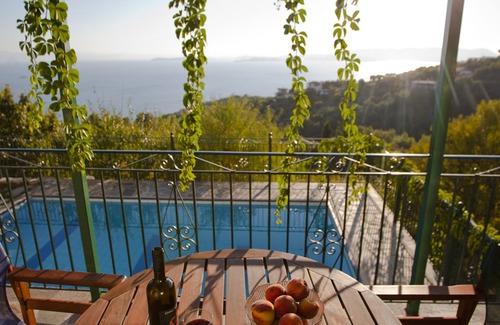 Glossa Villa | Villa con impresionantes vistas al mar a través del pueblo de Glossa