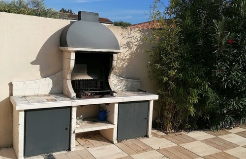 Eyragues Casa | VILLA WITH SWIMMING POOL NEAR THE VILLAGE CENTER
