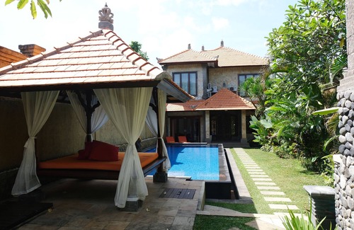 Jimbaran Bay Villa | VILLA CON PISCINA CERCA DE JIMBARAN BEACH