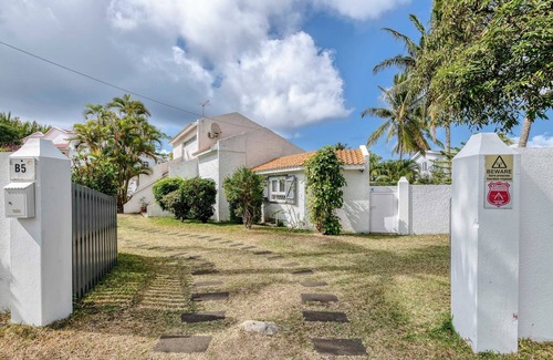 Blue Bay Villa | Villa con piscina y jardín a 80 metros de la playa y del Parque Marino