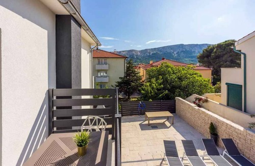 Baska Villa | Casa vacacional con piscina y amplio jardín