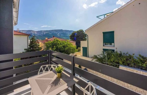 Baska Villa | Casa vacacional con piscina y amplio jardín