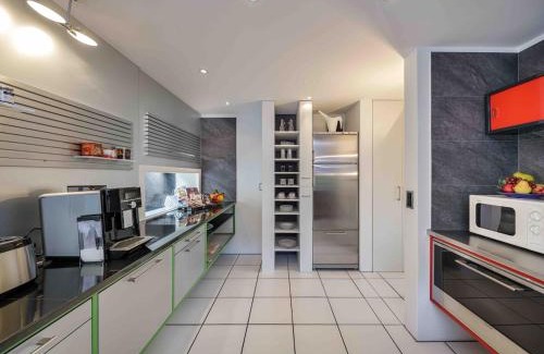 Hergiswil Apartamento | Villa Ysara, Pool Villa with lake Lucerne View