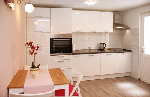 Businci Apartamento | CDA Studio Okrug - 🏍 lugar agradable con una gran terraza y 🚘 aparcamiento