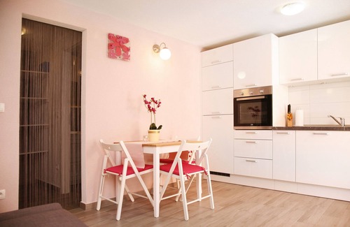 Businci Apartamento | CDA Studio Okrug - 🏍 lugar agradable con una gran terraza y 🚘 aparcamiento