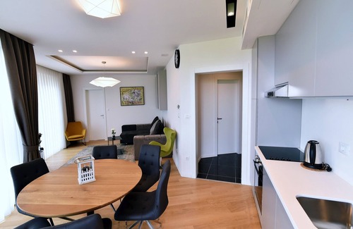 Opatija Apartamento | Villa Ziza con seis apartamentos de lujo, terraza en la azotea y piscina, garaje