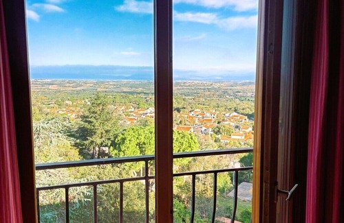 Montesquieu-des-Alberes Casa | Village House with magnificent views close to the Mediterranean coast.