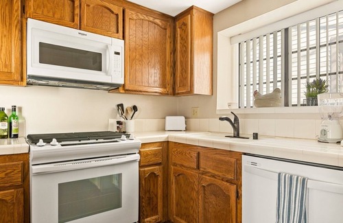 Lake Arrowhead Condominio | Village 1 Bedroom Condo by RedAwning