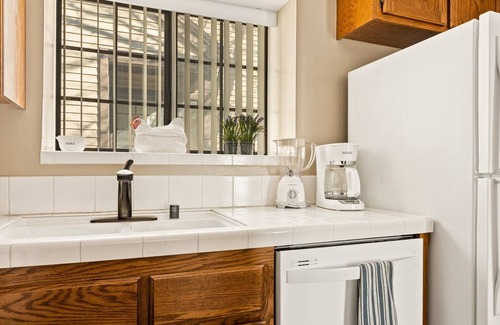 Lake Arrowhead Condominio | Village 1 Bedroom Condo by RedAwning