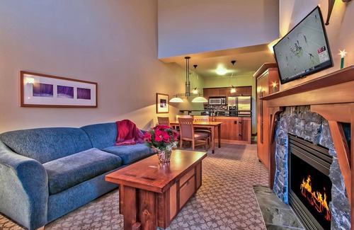 Olympic Valley Condominio | Village at Squaw Valley - 1 BR, Ski-in Ski-Out, último piso, vista a la montaña