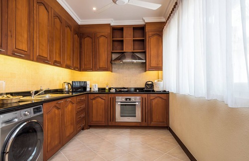 Jomtien Villa | Village Austria - Luxury 3BR private pool villa Pratamnak Soi 5 -50m to beach