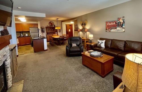 Mammoth Lakes Complejo | Village Center Stage Premium 3Bedroom - 3Bath Suite - Overlooking Gondola Square