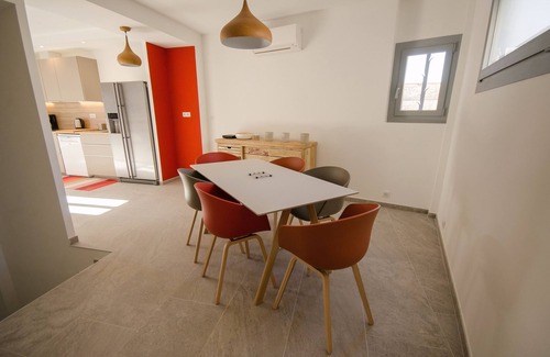 St.-Remy-de-Provence Casa | Casa de pueblo en el corazón del centro histórico con azotea y garaje.