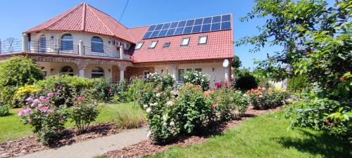 Tiszakanyar Casa | Village Garden Family Guest House
