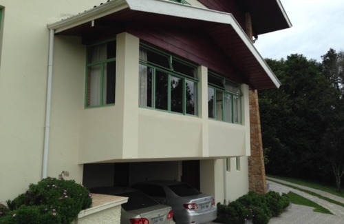 Campos do Jordao Casa | PUEBLO INGLÉS ALTO C / GDE césped, VISTA, acogedor El CENTRO 3 KM