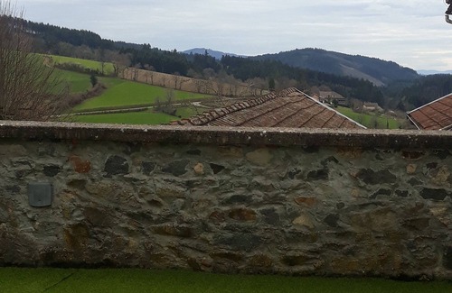 Poule-les-Echarmeaux Casa | Village house in the heart of the Beaujolais Vert, close to hiking trails