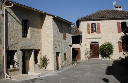 Castelnau-dArbieu Casa | Village house with large terrace, panoramic view and private pool