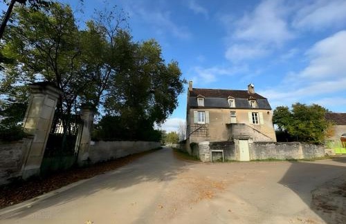 Vault-de-Lugny Casa | Village House in Burgundy near Vézelay Basilica
