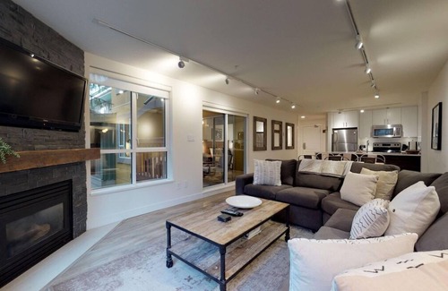 Whistler Cay Heights Apartamento | VILLAGE STROLL - Spectacular Village Stroll location & Designer Remodel.