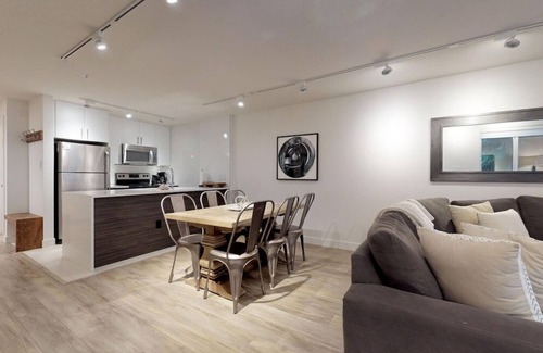 Whistler Cay Heights Apartamento | VILLAGE STROLL - Spectacular Village Stroll location & Designer Remodel.