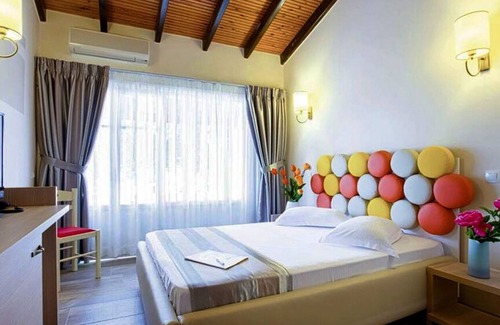 Kassiopi Hotel | Village-style resort hotel with 4 pools close to Kassiopi and the beach